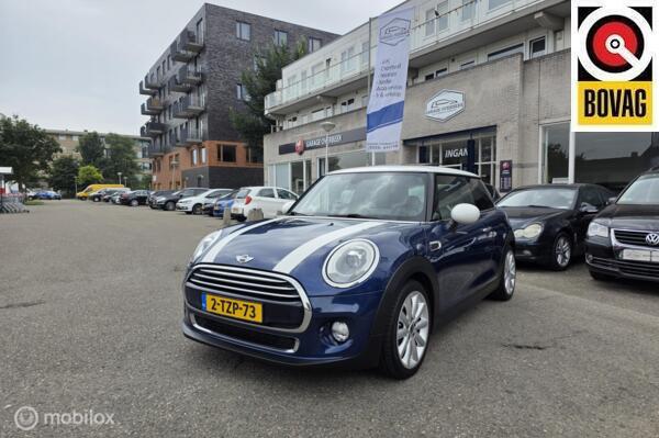 Mini 1.5 Cooper 2014 AUT/OPEK DAK/CRUISE/LEDER/H&K/NAVI/LED!