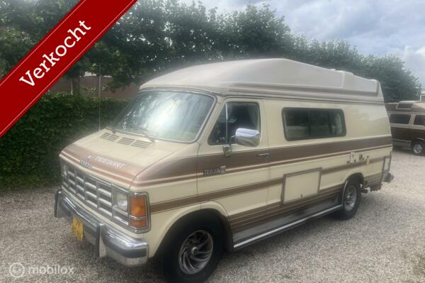 Dodge b250 fiesta camper