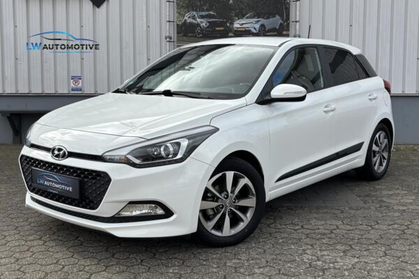Hyundai i20 1.2 HP 84pk Comfort | Navi | Camera | Stoel+stuurverwarming
