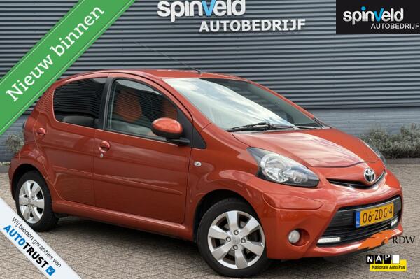 Toyota Aygo 1.0 VVT-i Dynamic Orange BJ`12 NAP NL Airco Bluetooth