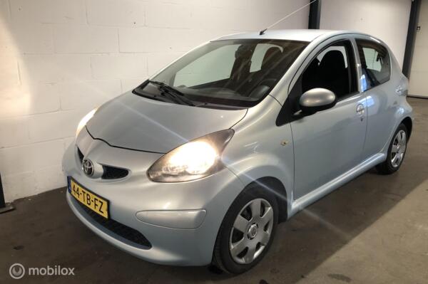 Toyota Aygo 1.0-12V +