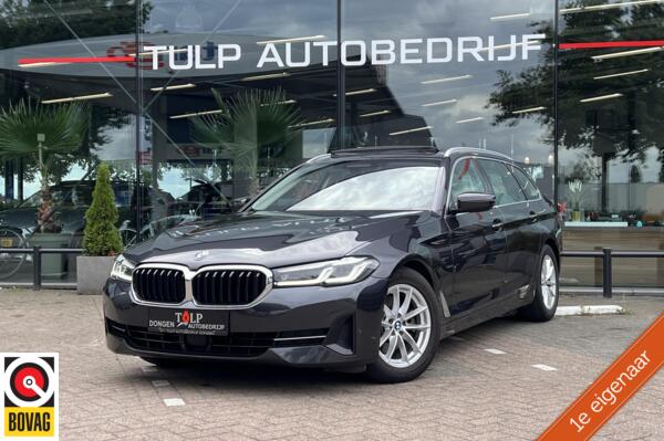 BMW 5-serie Touring 520i Business Edition Plus Pano Trekhaak