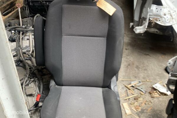 twee voor stoelen Opel Combo ('18->)