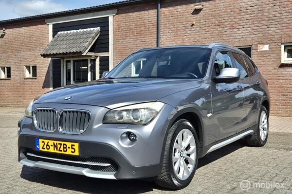 BMW X1 sDrive18i Executive navi PDC AUT Xenon