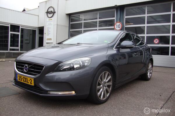 Volvo V40 1.6 T3 Momentum zeer nette en volledig onderhouden auto