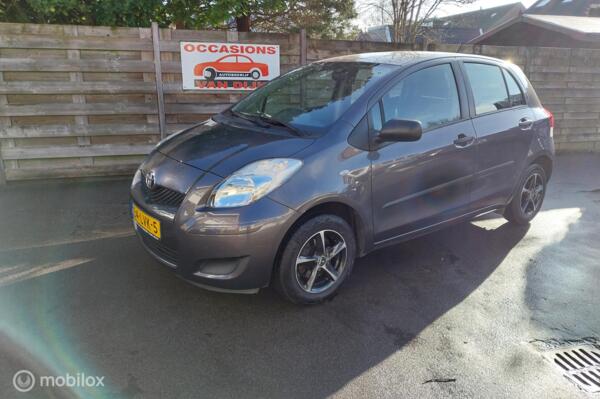 Toyota Yaris 1.0 VVTi Cool