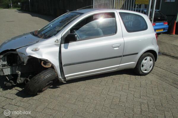 Onderdelen Toyota Yaris 1.3-16V VVT-i Sol 2001