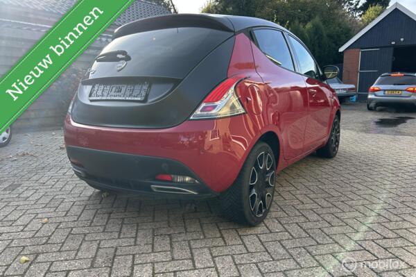Lancia Ypsilon 1.2  S Momo-design, Airco en Grotebeurt