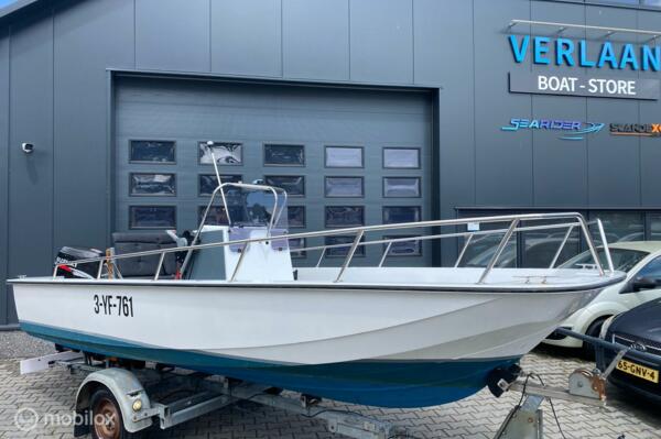 Challenger CNA J17 / Ruime consoleboot /40 pk 4 takt/Trailer