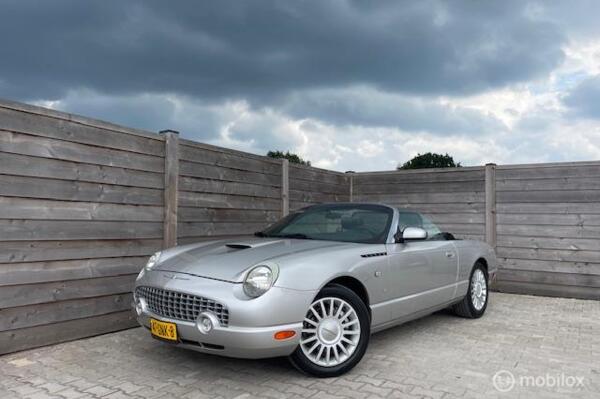 Ford USA Thunderbird Cabriolet V8 285PK 2004