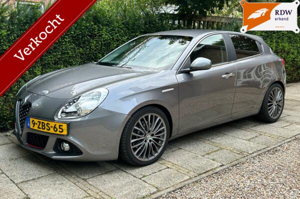 Alfa Romeo Giulietta 1.4 T Distinctive Lusso Uconnect/PDC