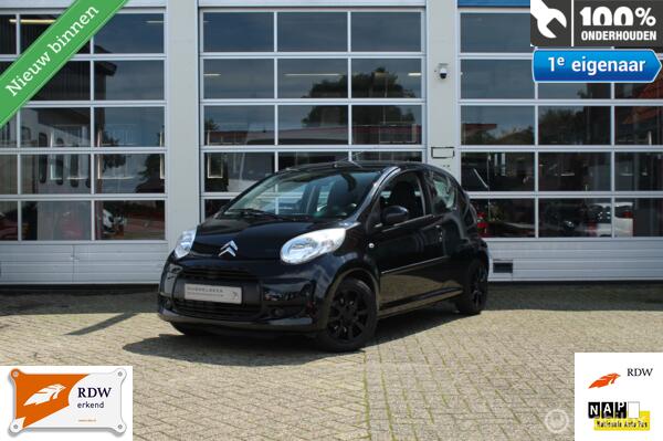Citroen C1 1.0-12V 3-Deurs facelift AUTOMAAT AIRCO Centrale Deurvergrendeling op Afstandsbediening Elektrische Ramen Stuurbekrachtiging Toerenteller Zwart Interieur 12Volt Aansluiting Radio/Cd/Aux Isofix Métallic Lak '14' Inch LM Sportvelgen APK t/m 19-0