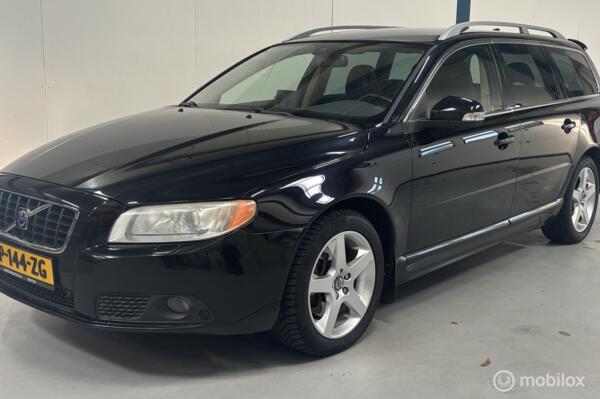 Volvo V70 2.5T Summum AUTOMAAT/LEER/TREKHAAK