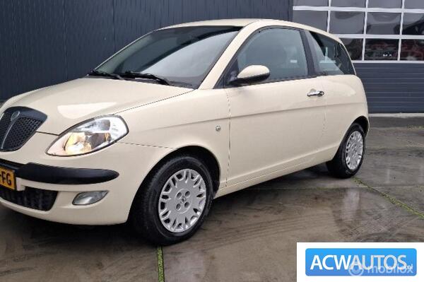 Lancia Ypsilon 1.2-16V Argento
