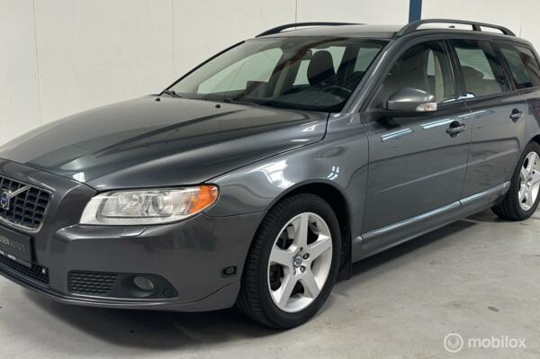 Volvo V70 2.5T Momentum DYNAUDIO / XENON
