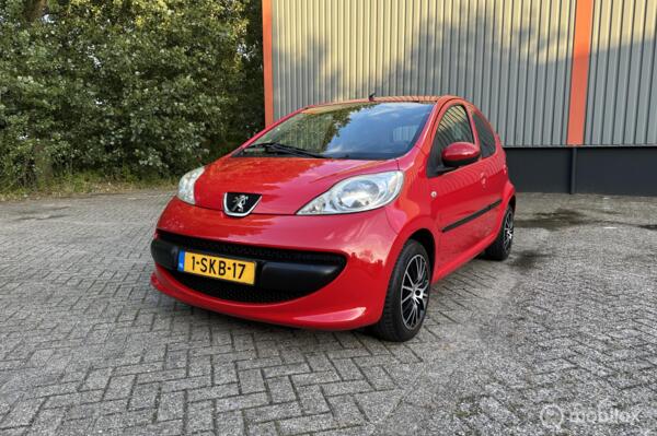 Peugeot 107 1.0-12V XR