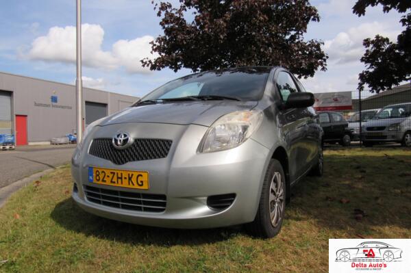 zeer nette Toyota Yaris 1.0 VVTi Oerdegelijk.
