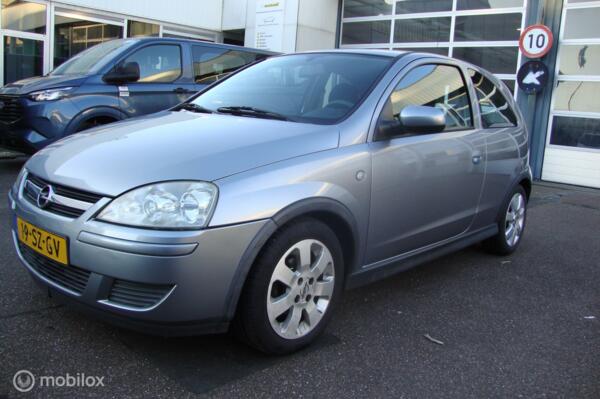 Opel Corsa 1.2-16V Silverline  NL auto met Airco en origineel 70762 KM met N.A.P .