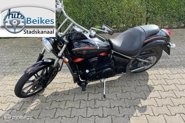 Kawasaki VN 900 Custom
