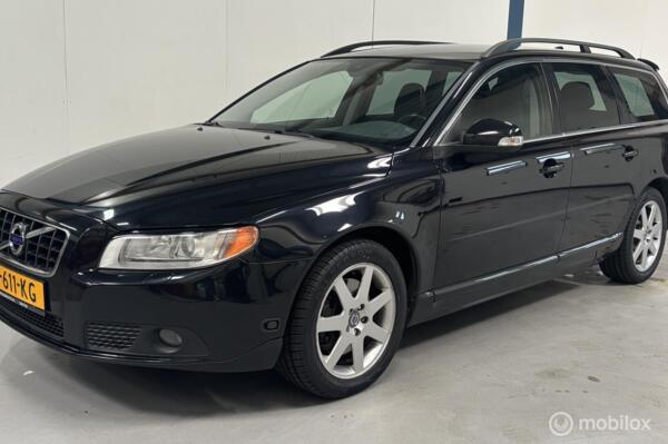Volvo V70 2.5FT Momentum AUTOMAAT / XENON