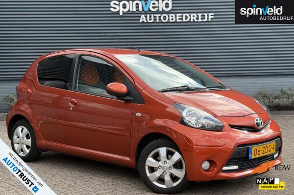 Toyota Aygo 1.0 VVT-i Dynamic Orange BJ`12 NAP NL Airco Bluetooth