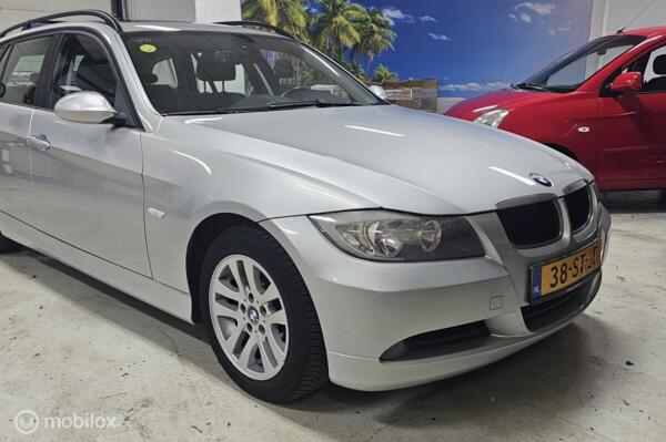 BMW 320i Touring High Executive Airco Cruise Navi