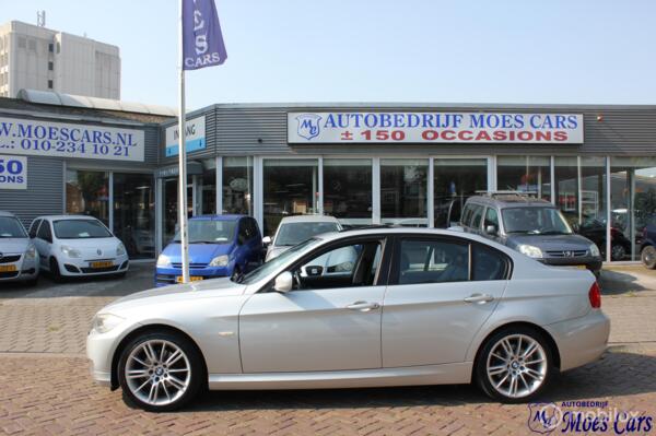 BMW 3-serie 320i High Executive CLIMATE / NAVI / CRUISE