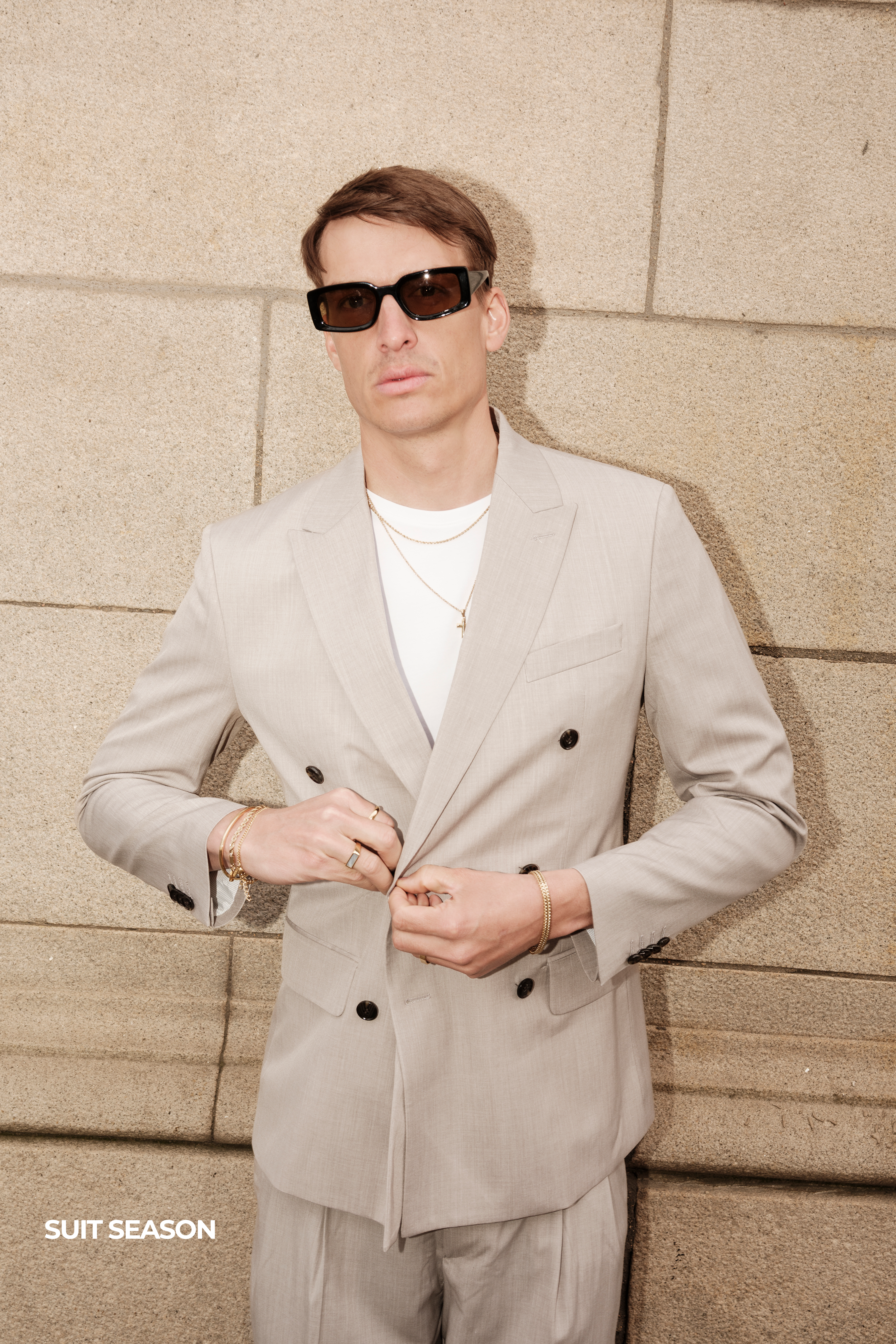 Suit Season från AROCK