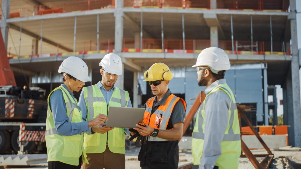 Besprechung auf der Baustelle