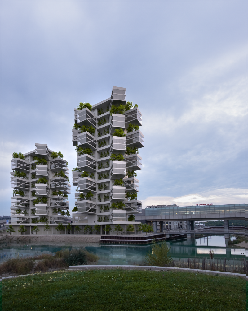 Hochhaus mit Gärten