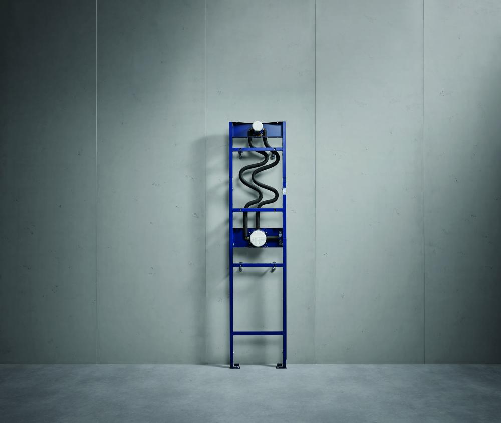 Betonwand mit Duschrahman