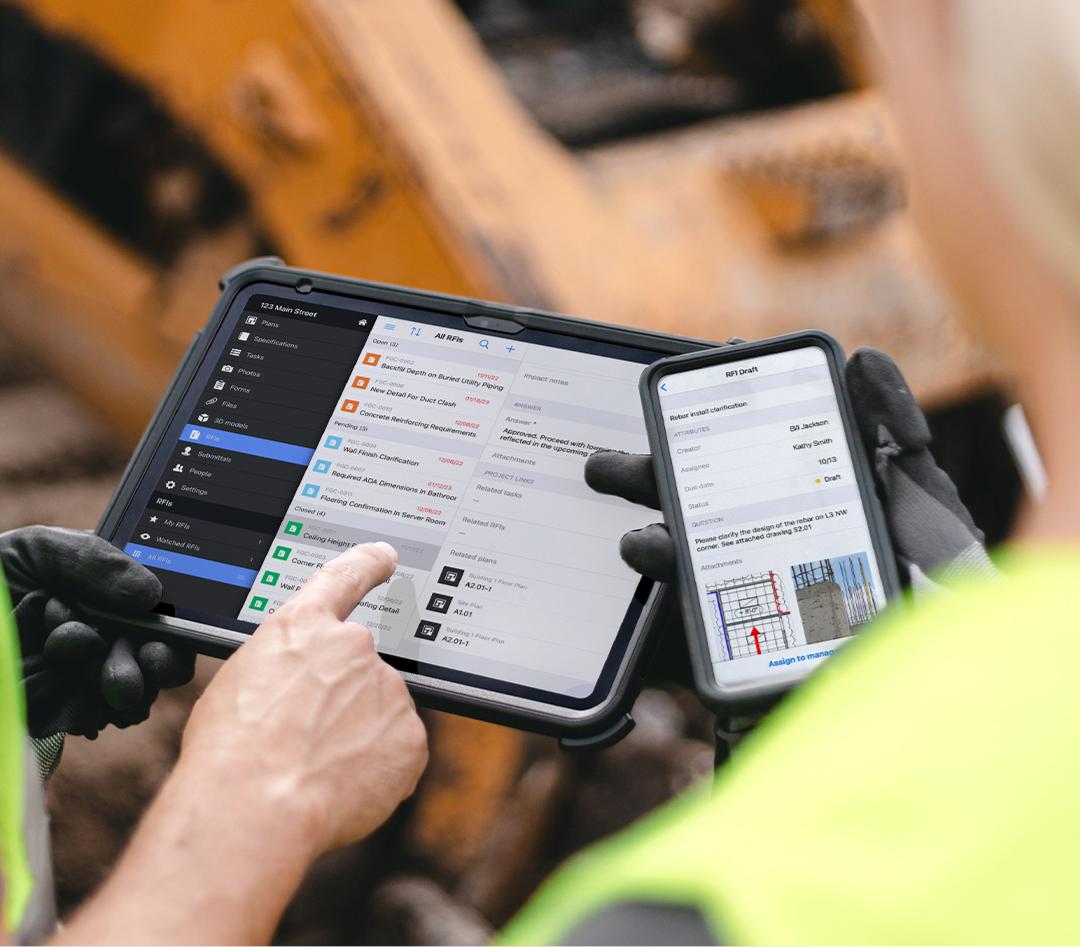 Tablet auf der Baustelle