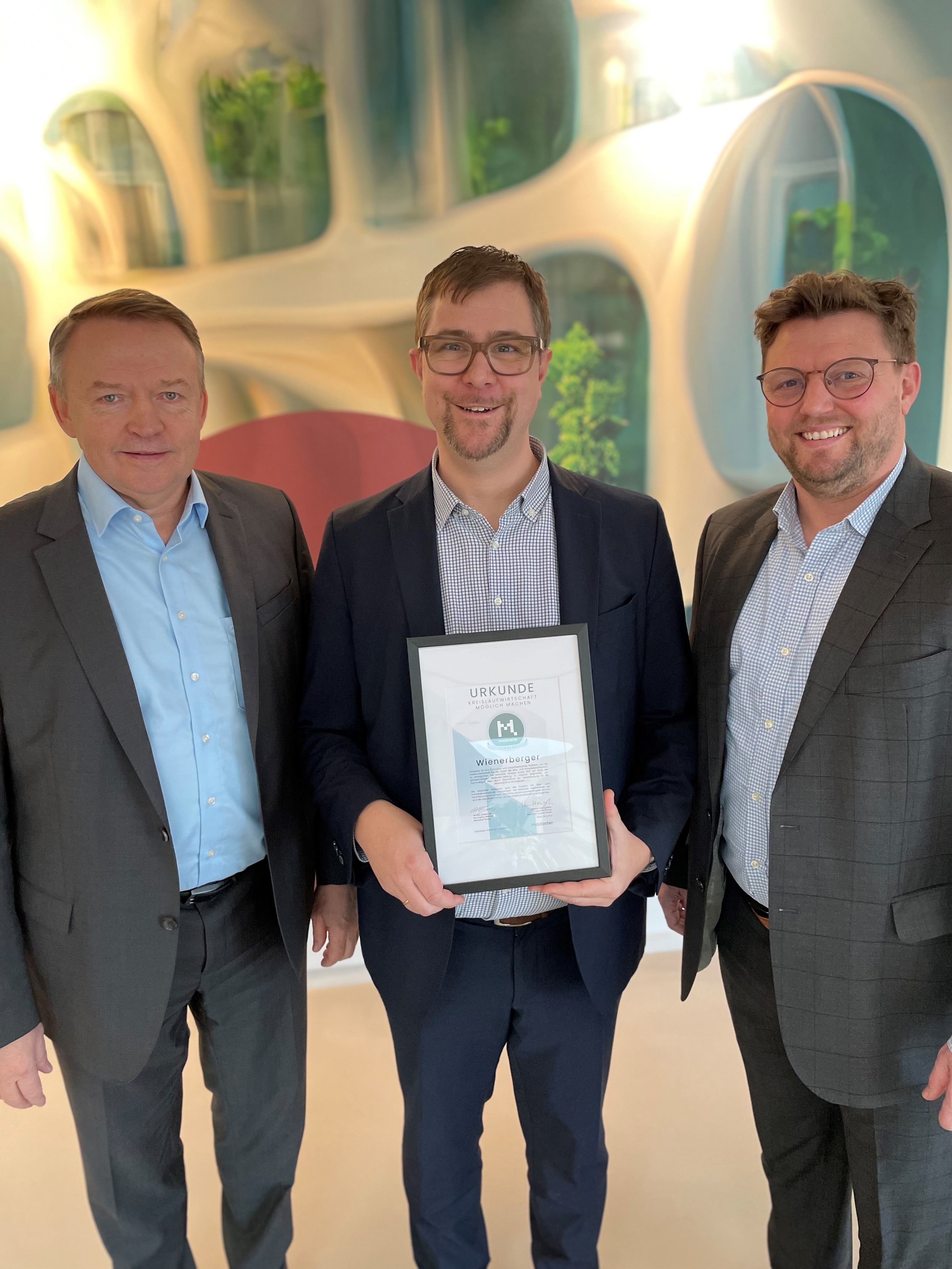 3 Männer mit Auszeichnung