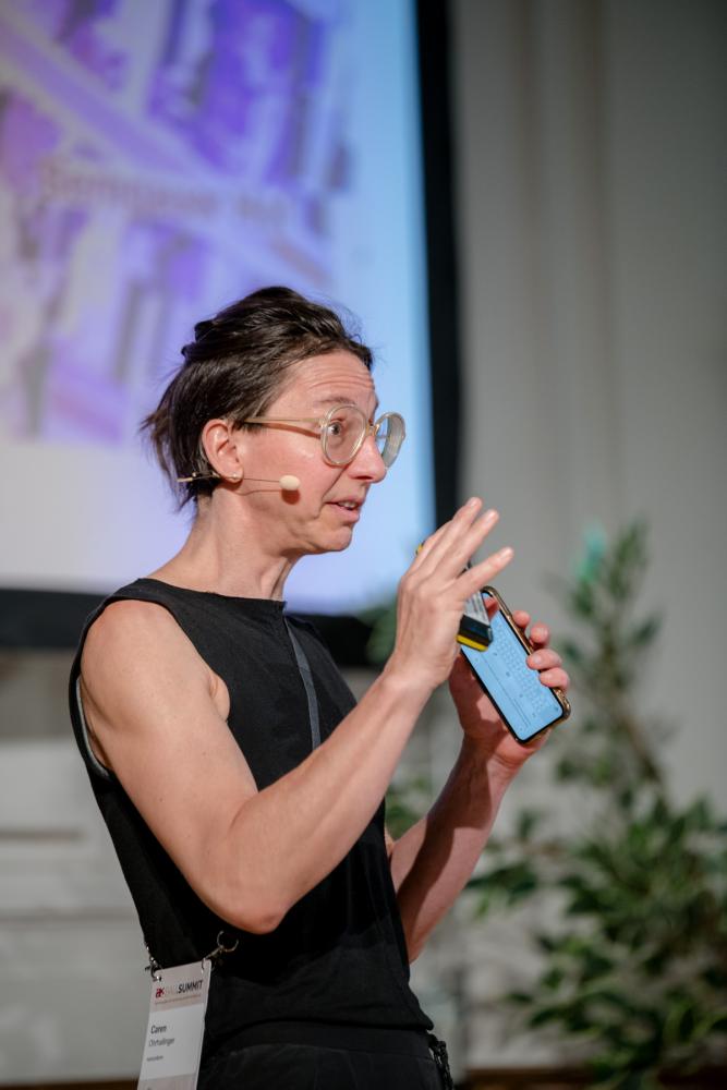 Caren Ohrhallinger auf der Bühne