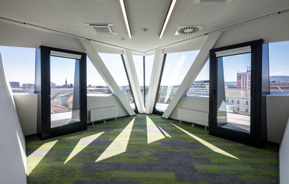 Ausblick durch eine Glasfront