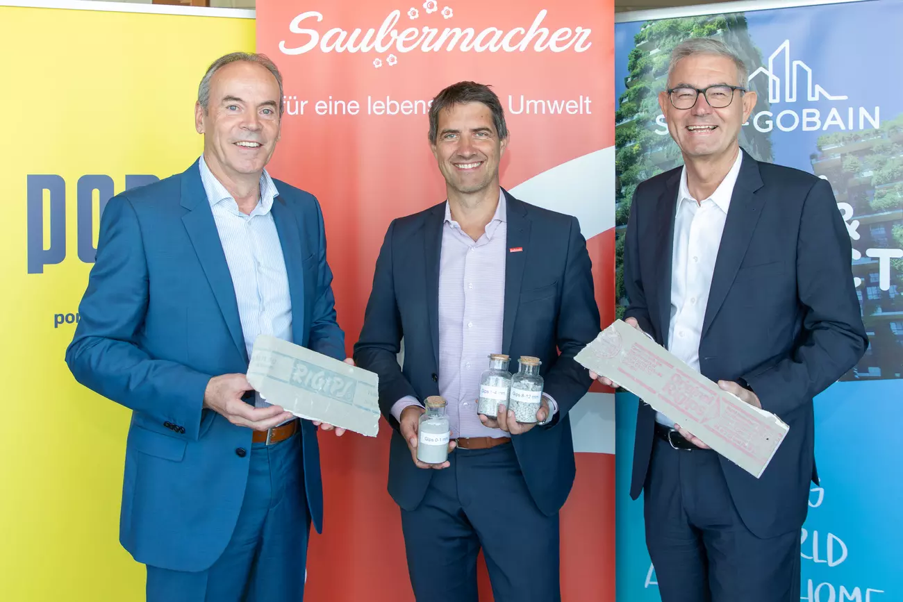 3 Männer mit Gipsproben