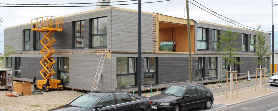 Blick auf Baustelle mit Baukastensystem