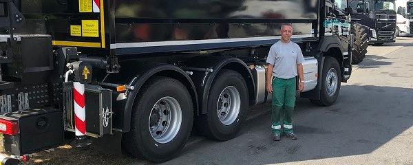 LKW mit Container