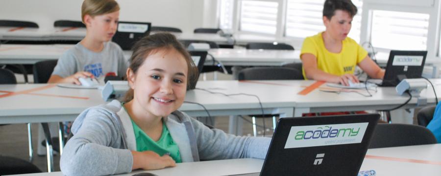 Mädchen mit Laptop