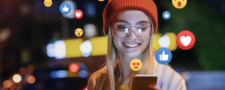 Junges Mädchen mit handy