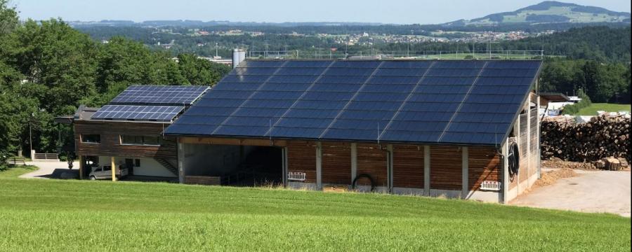 Solaranlage am Dach eines Hauses