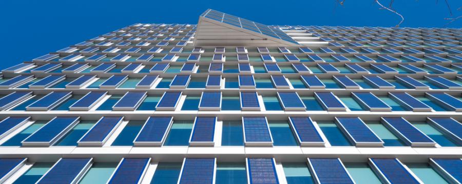 Fassade mit Photovoltaik-Elementen