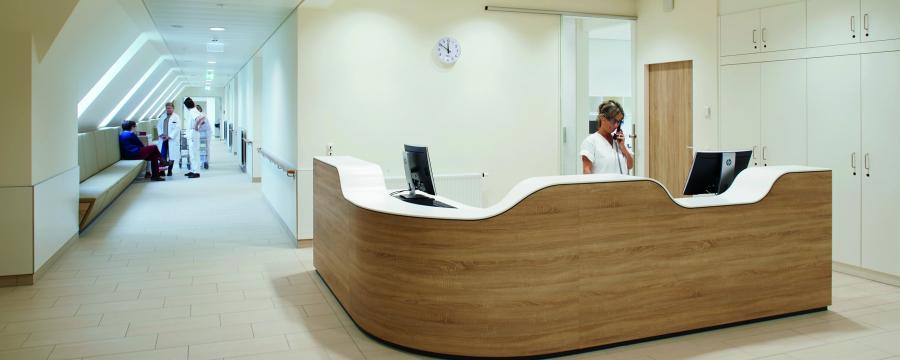 Empfangspult in einem Krankenhaus