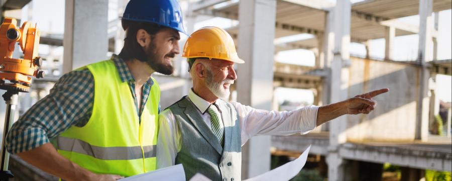 Zwei Männer auf der Baustelle