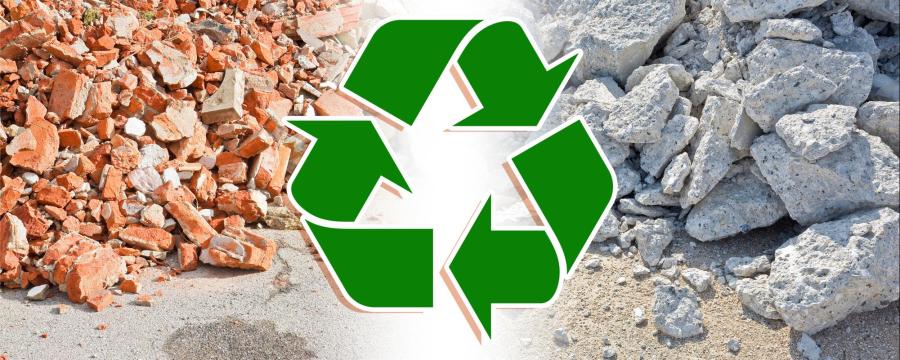 Baustoffe in braun und grau mit Kreislaufwirtschaftszeichen