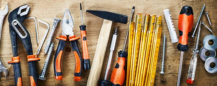 Werkzeug, das den Handwerkerbonus symbolisieren soll.