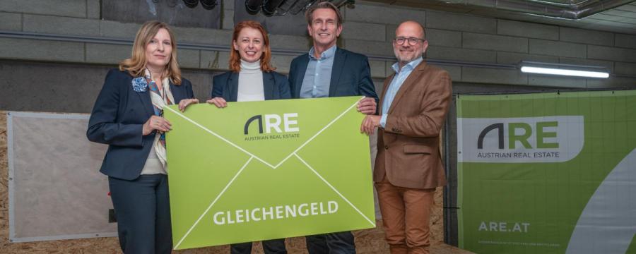 v.l.n.r.: ARE Projektmanagerin Cornelia Oberlehner, ARE Projektentwicklungsleiterin Michalea Koban, STRABAG Direktionsleiter Frank Fercher und STRABAG Bereichsleiter Markus Gornik 