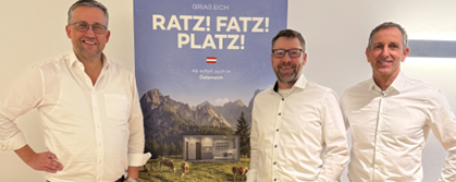 Torsten Höfer, GF der KLEUSBERG GmbH & Co. KG und die beiden Mitarbeiter in Österreich, Bernd Strauß und Werner Miesl (von li nach re).