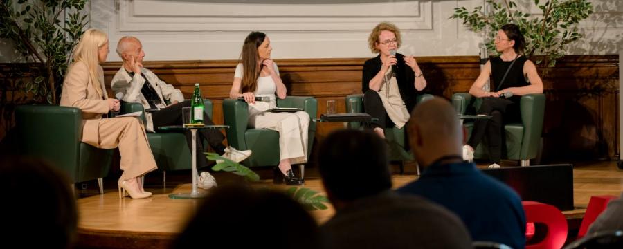 Beim ersten Panel-Talk am a3BAU.Summit widmete man sich dem Thema "Wir brauchen eine Umbauordnung".