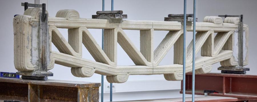 §D gedrucktes Betonteil hängt